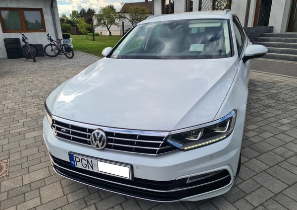 Volkswagen Passat cena 62700 przebieg: 212000, rok produkcji 2016 z Gniezno małe 172